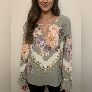 Maurices Lightweight Floral Top Sz Large